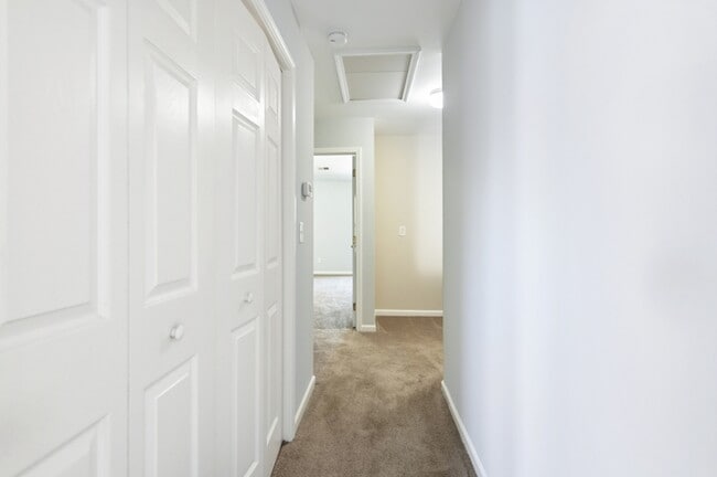 Building Photo - 1406 Hamlin Park Cir