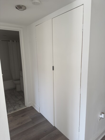 Building Photo - 1300 Army Navy Dr