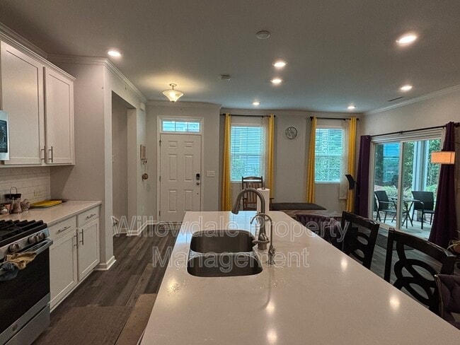 Building Photo - 203 Gremar Dr.