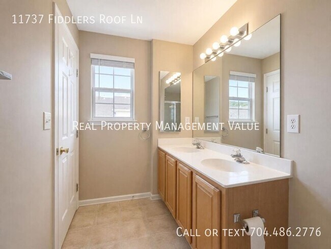 Building Photo - 11737 Fiddlers Roof Ln