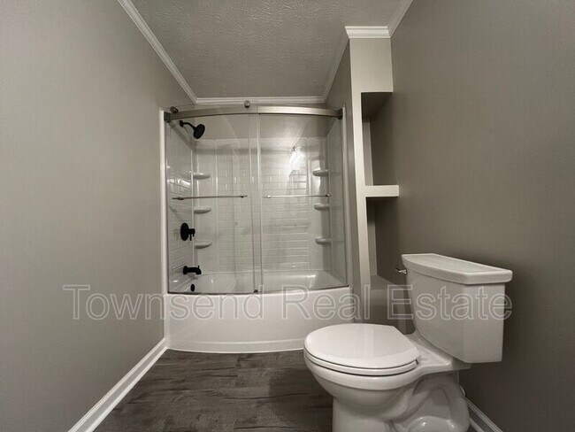 Building Photo - 5853 Century Oaks Dr