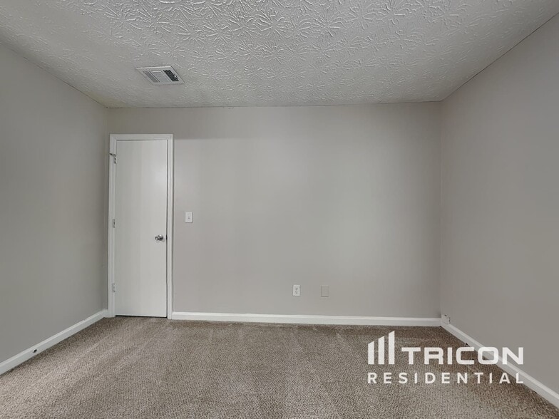 Building Photo - 1791 Killarney Dr SW