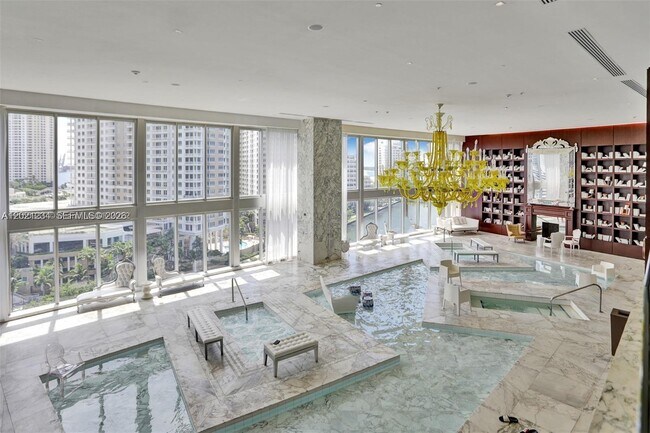 Building Photo - 475 Brickell Ave