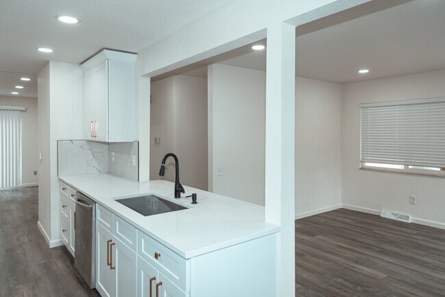 Building Photo - 7355 S Garfield Ct