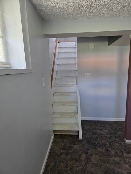 Building Photo - 513 Virginia Ave