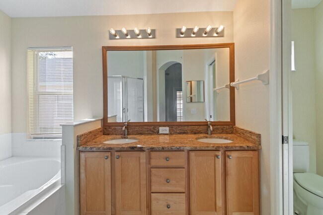 Building Photo - 4 bed, 2 Bath New Tampa Home for Lease!