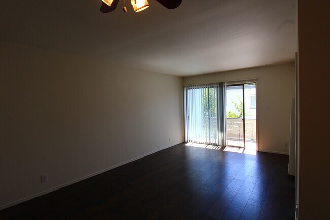 Building Photo - 11070 Strathmore Dr