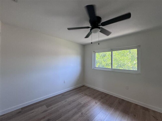 Building Photo - 1258 Barbara Dr