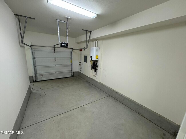 Building Photo - 701 Edward Scholle Dr