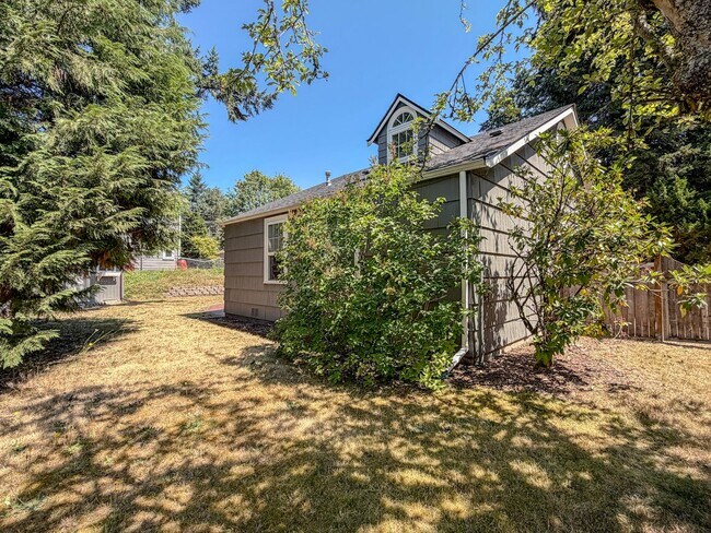 Building Photo - Lovely 4bd/2bth Haller Lake Home in North Seattle, $3,995/mo.