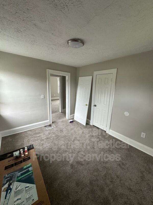 Building Photo - 13827 S Parkway Dr