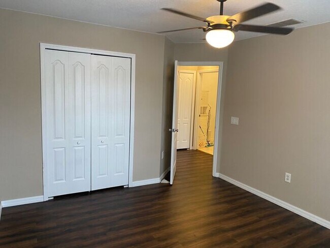 Building Photo - Rent Special-Wonderful 2/2 Townhome w/ Pond View in St. Cloud