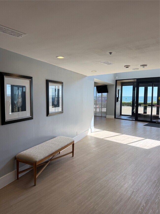 Building Photo - 7700 Seawall Blvd