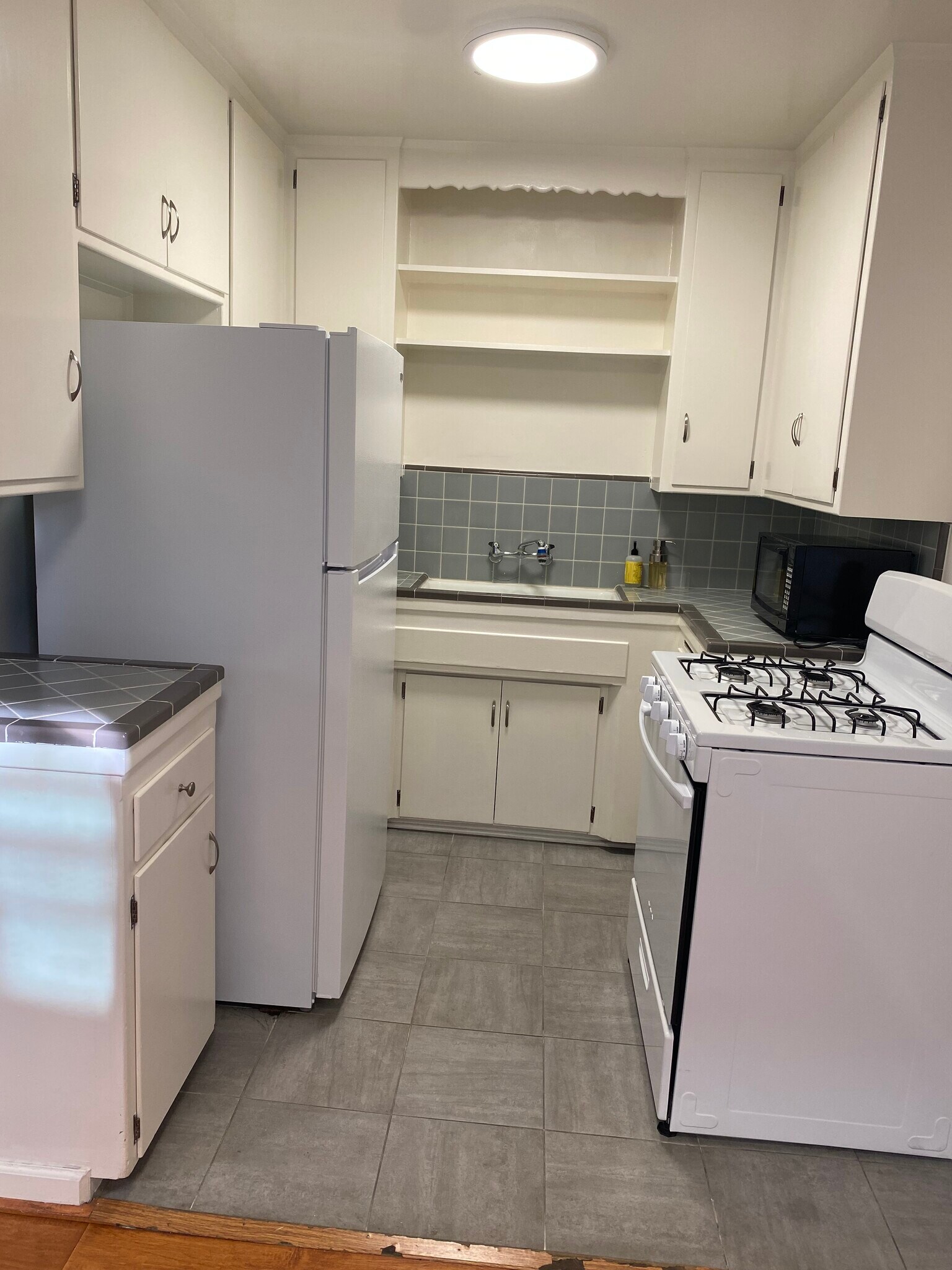 Building Photo - 7526 Fountain Ave