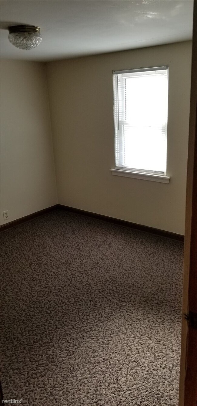 2 br, 1 bath Duplex W229 N5151 Duplainvi... W229N5151N5151