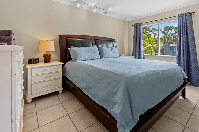 Building Photo - 1700 SW 16th Ct