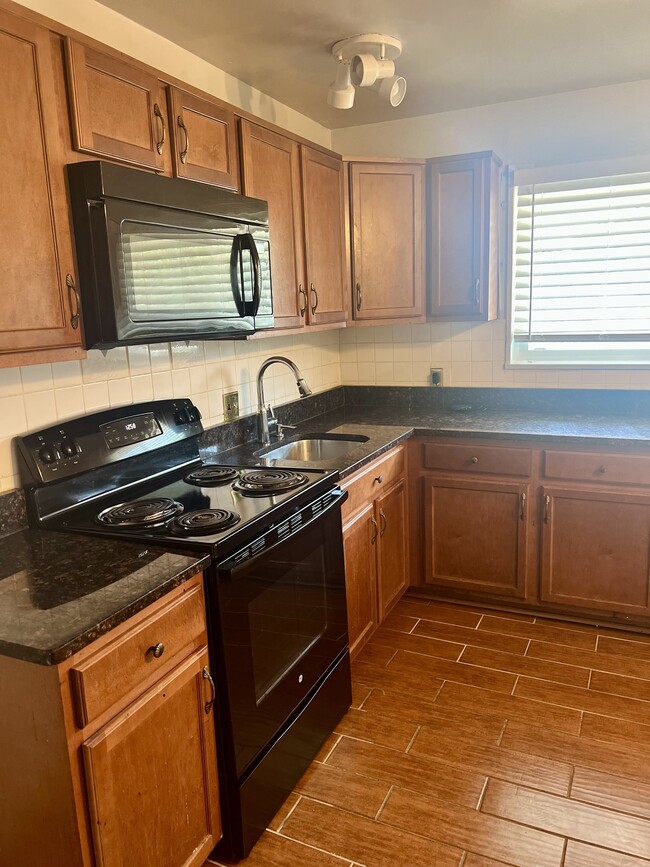 Building Photo - 3012 Oxon Run Ct