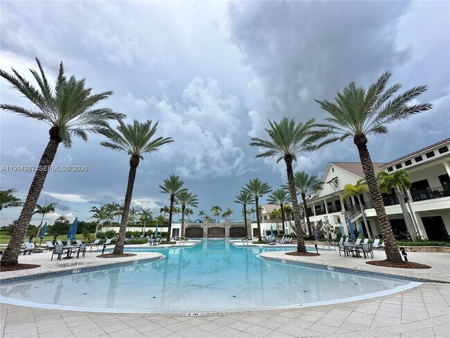 Building Photo - 1694 Hoot Owl Holw