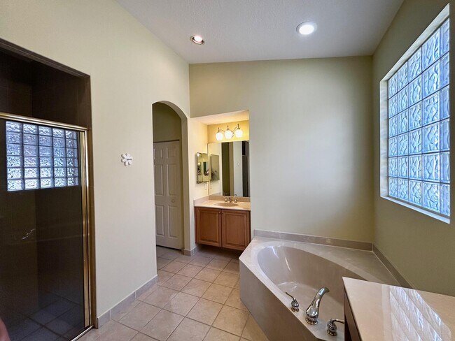 Building Photo - 7458 Via Luria