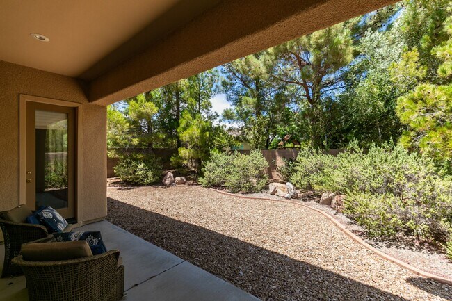 Building Photo - Elegant 3Bedroom/2.5Bath Furnished Home with Casita in Anthem Country Club