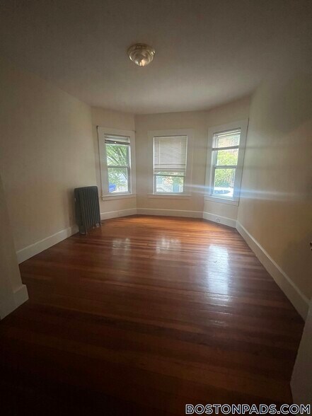 Building Photo - 27 Forest St