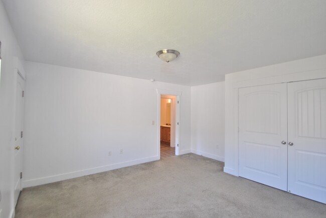 Building Photo - 387 S 1250 E