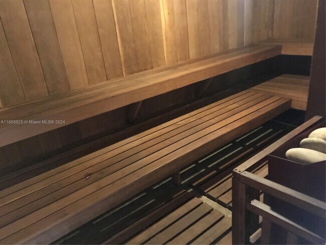 Building Photo - 1865 S Ocean Dr