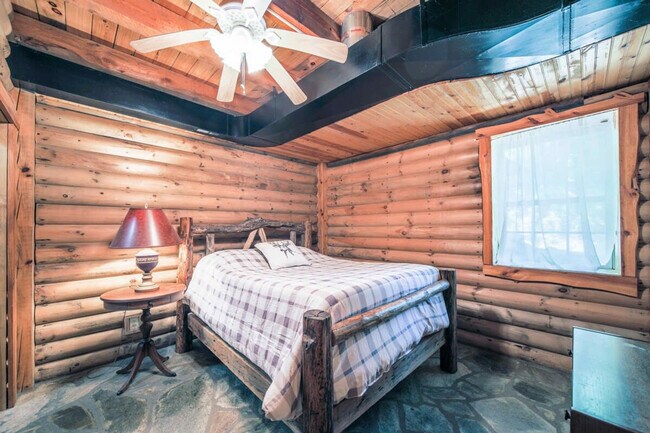 Building Photo - 195 Black Bear Dr