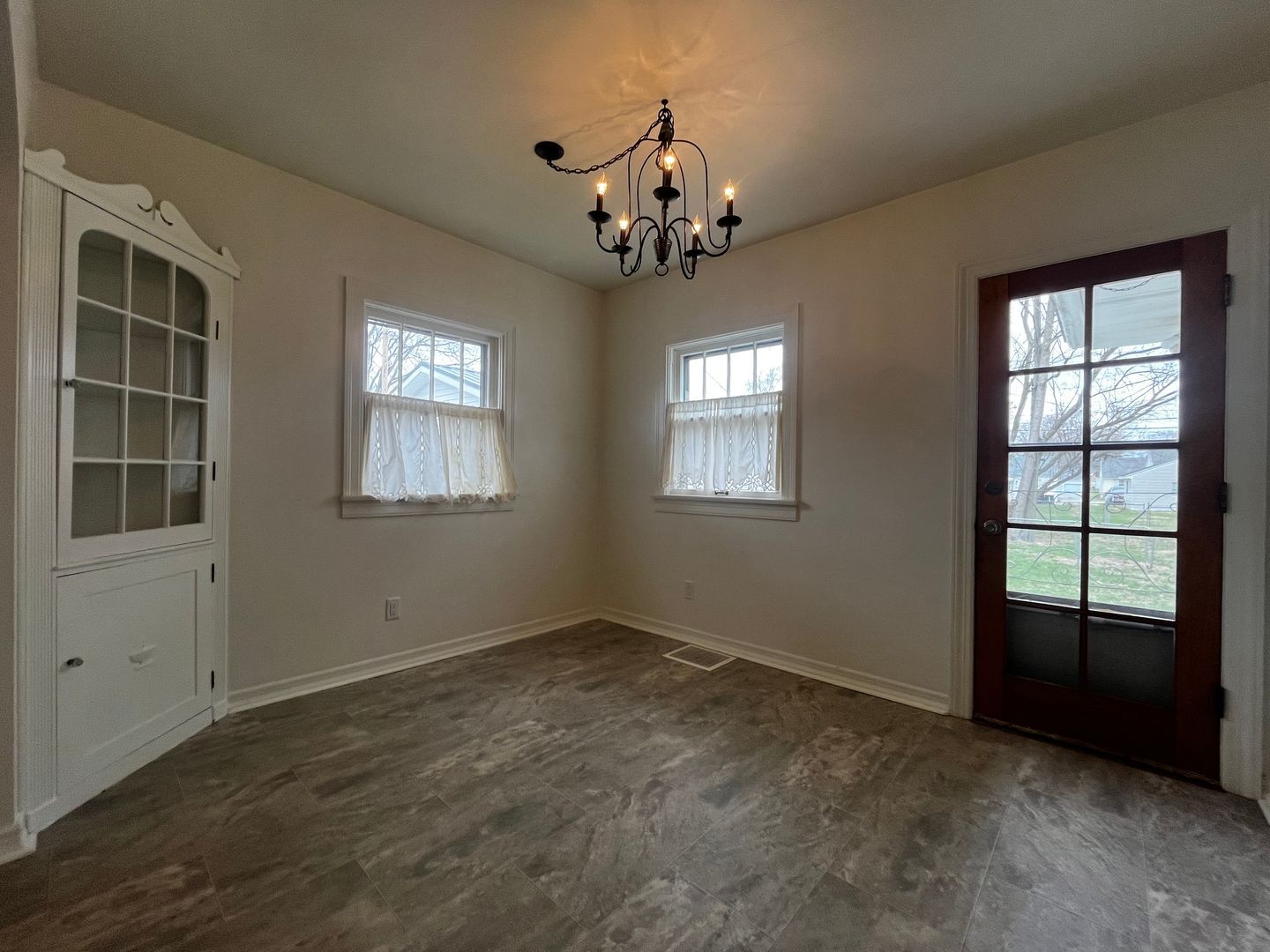 Building Photo - 2706 Waynewood Dr