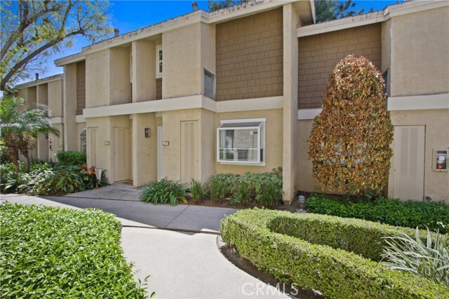 Building Photo - 75 Lakepines