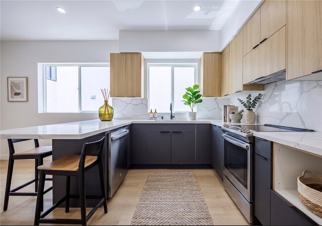 Building Photo - 2847 S Victoria Ave