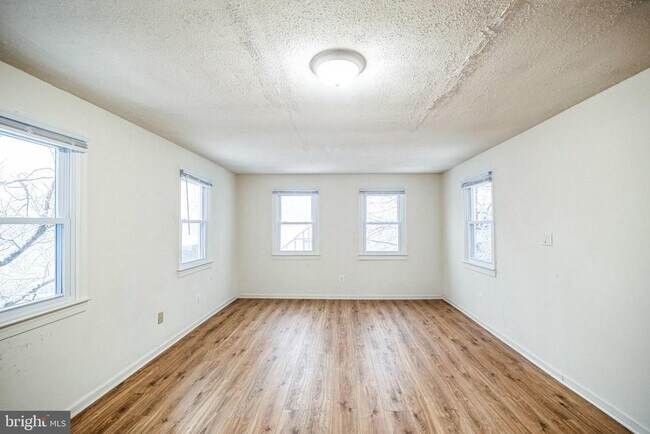Building Photo - 16080 Deer Park Dr