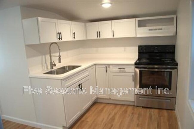 Building Photo - 124 N Winooski Ave