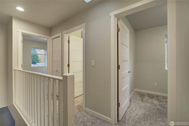 Building Photo - 3Bd/2.5Ba Kirkland Townhouse