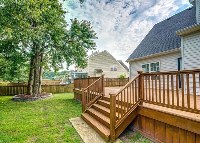 Building Photo - 1516 Clearwater Ln