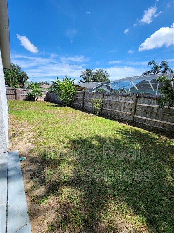 Building Photo - 819 Sandy Trail Pl