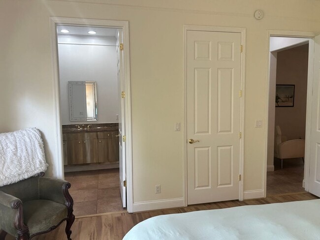 Building Photo - Luxurious 3 Bed 4 Bath Private Single-Story Sanctuary on 1.2 acres