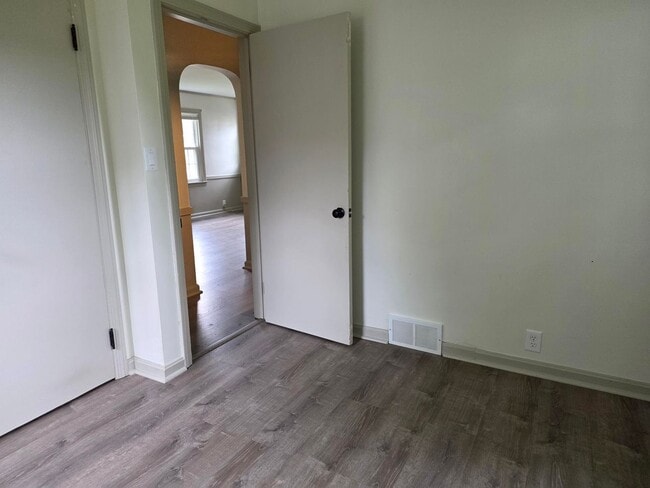 Building Photo - 2 bedroom 1 bath single family home