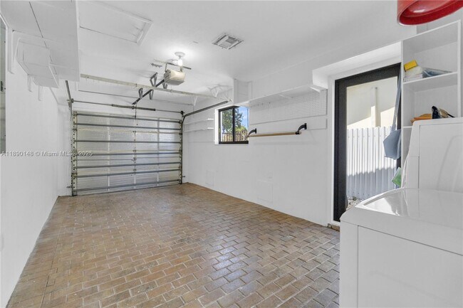 Building Photo - 631 SW 102nd Ave