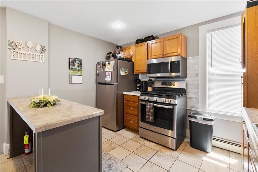 Building Photo - 39 Hudson St