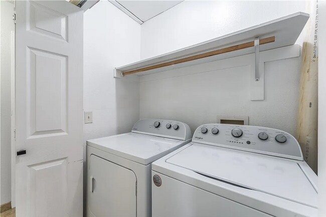 Building Photo - 3501 SW Landau Ct