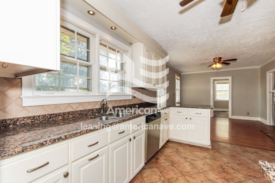 Building Photo - 318 Lyles St