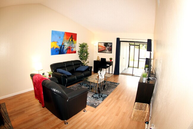 Building Photo - 1308 White Pine Dr