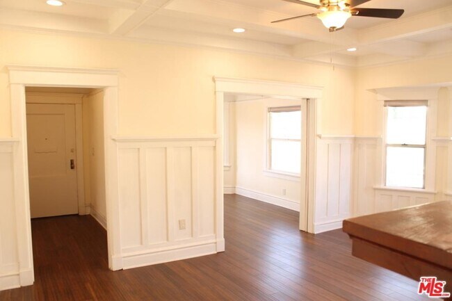 Building Photo - 1244 W 46th St