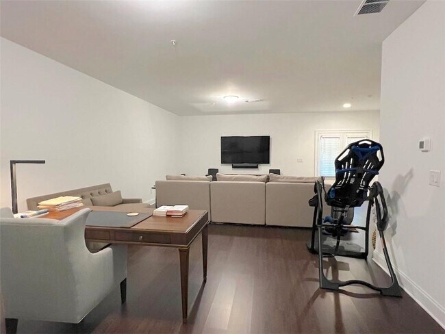 Building Photo - 6735 Encore Blvd