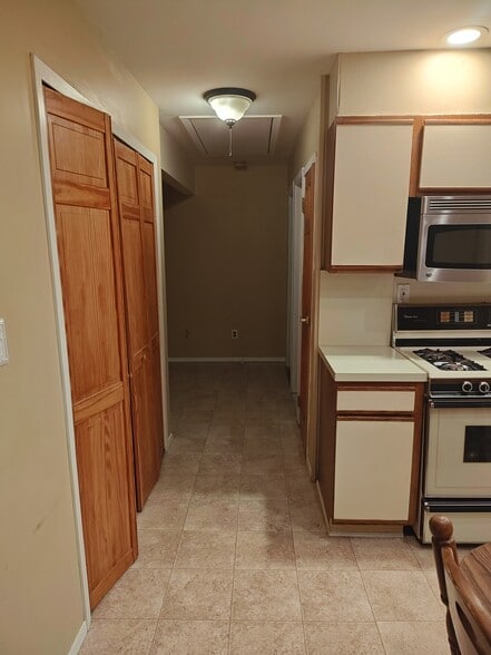 Hallway to bedrooms - 32 Scooter Ln