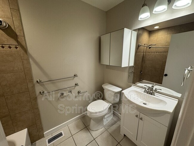 Building Photo - 5185 Nolte Dr N