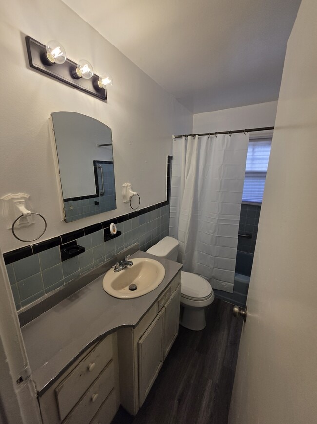 Building Photo - 8639 Minock St