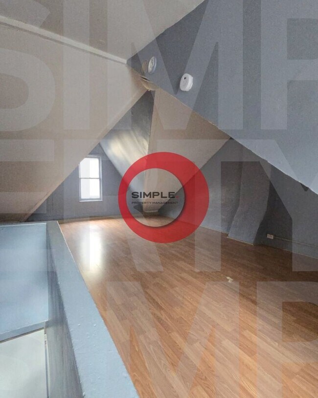 Building Photo - 4 Bedroom / 2 bathroom house