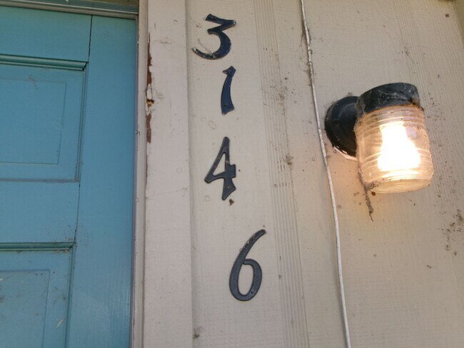 Building Photo - 3140